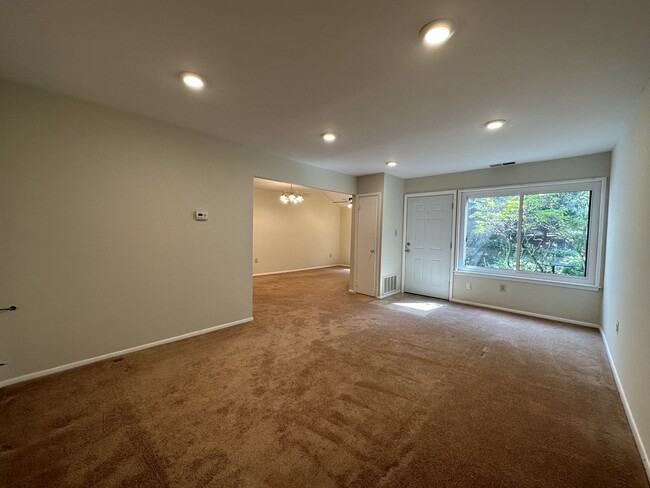 Living Room 18' x 10' - 903 Cable Hill Dr