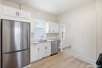 Building Photo - 84 Sherwood Pl
