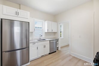 Building Photo - 84 Sherwood Pl