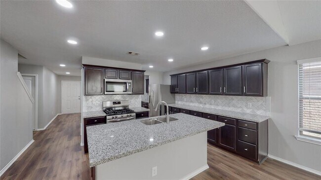 Foto del edificio - 2106 Naplechase Crest Dr