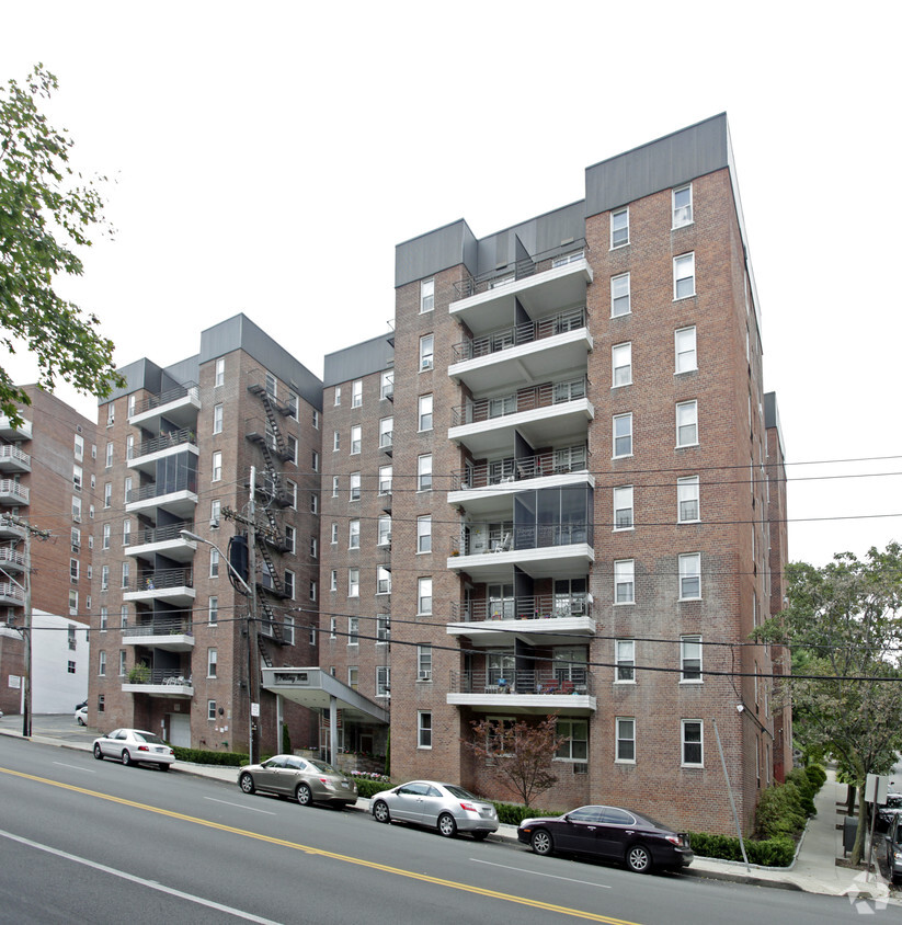 Building Photo - Parkway House