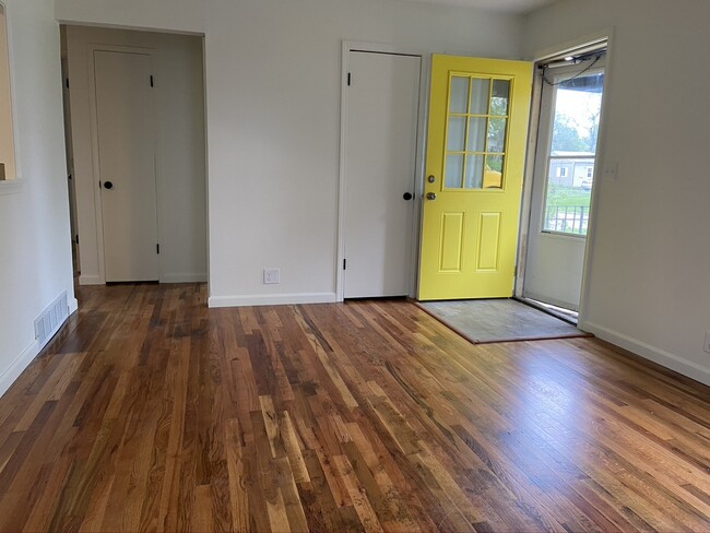 Building Photo - 5516 Orchard Ave