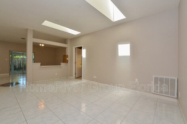 Building Photo - 11208 Huxley Ave