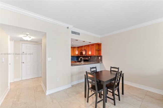 Foto del edificio - 540 Brickell Key Dr