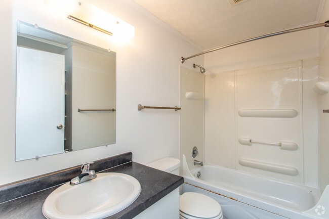 1BR, 1BA - 750 SF - Madison Lamplight Court