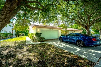 Building Photo - 1160 NW 15th Ave