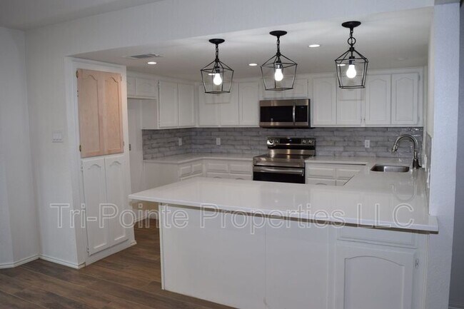 Building Photo - 7900 Lazy Brook Dr