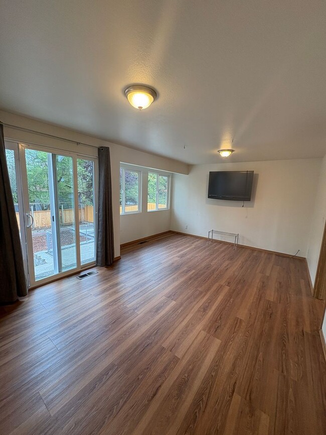 Foto del edificio - Fairwood Home for lease two story fenced y...