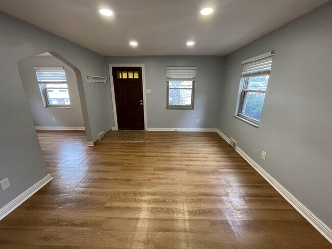 Building Photo - 2127 Fairland St
