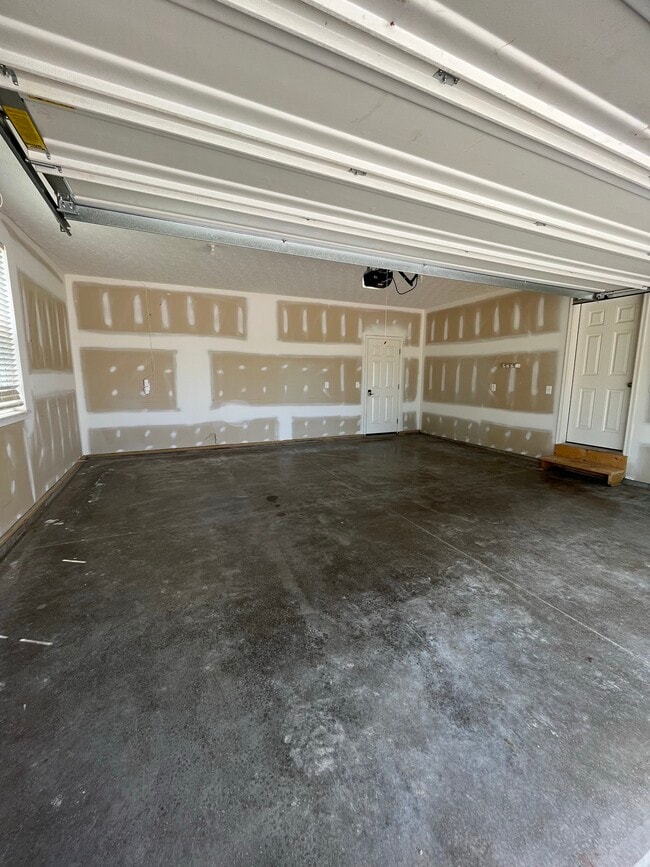 Building Photo - 17200 OH-739