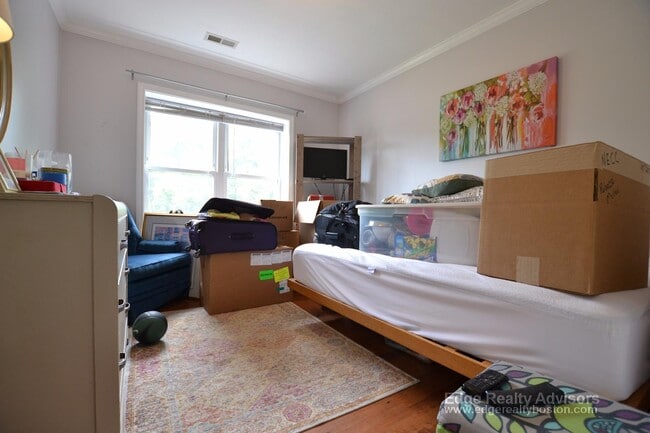 Building Photo - 120 Newton St