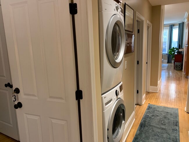 Washer Dryer - 1506 W Polk St