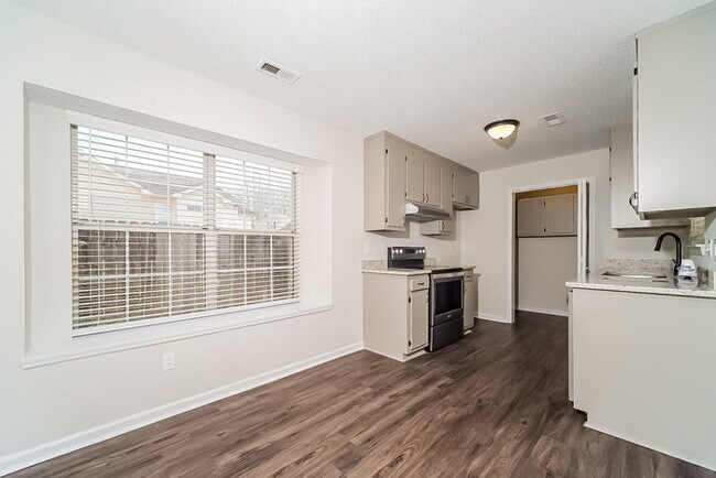 Foto del edificio - 2525 Clovis Rd SW