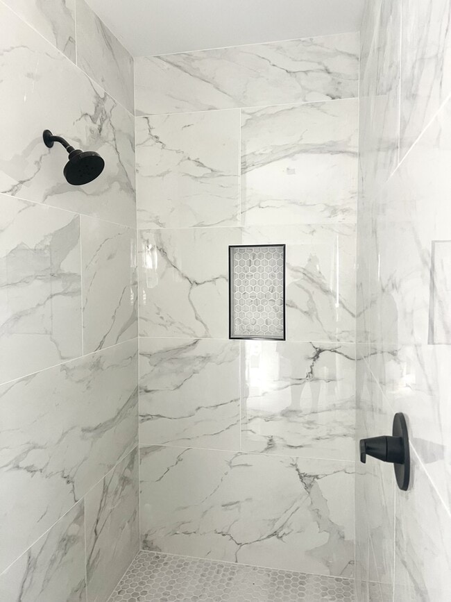 Building Photo - 322 Lincolnshire Square