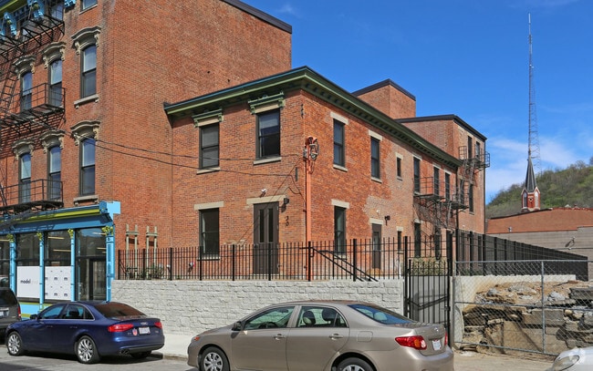 30-findlay-st-cincinnati-oh-primary-phot