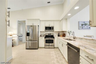 Building Photo - 800 Breakaway Ln