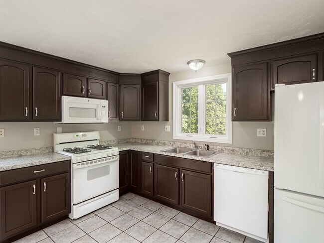 Building Photo - 90 Loxwood St