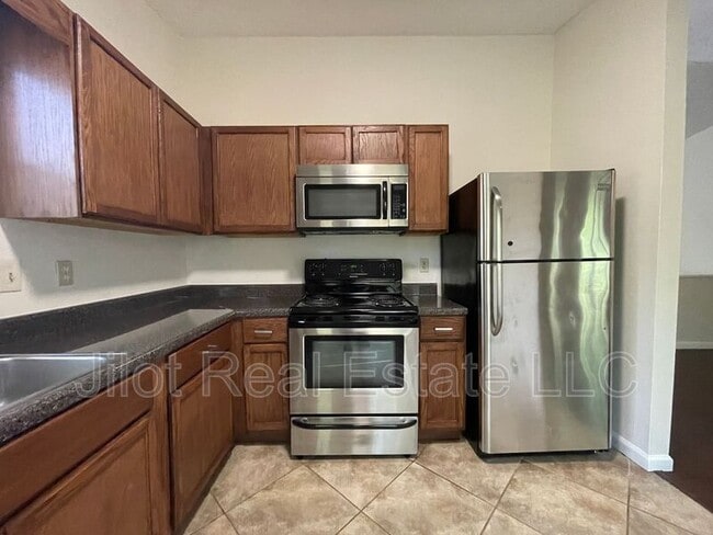 Building Photo - 221 Rustic Ridge Dr NE