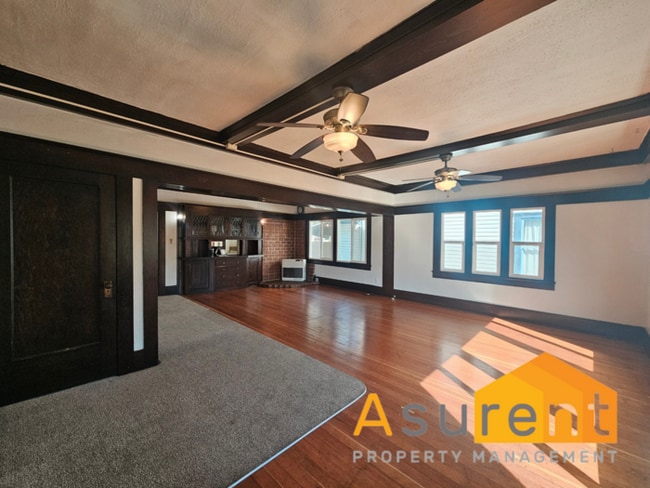 Building Photo - Charming 2 bedroom, 1 bathroom apartment l...