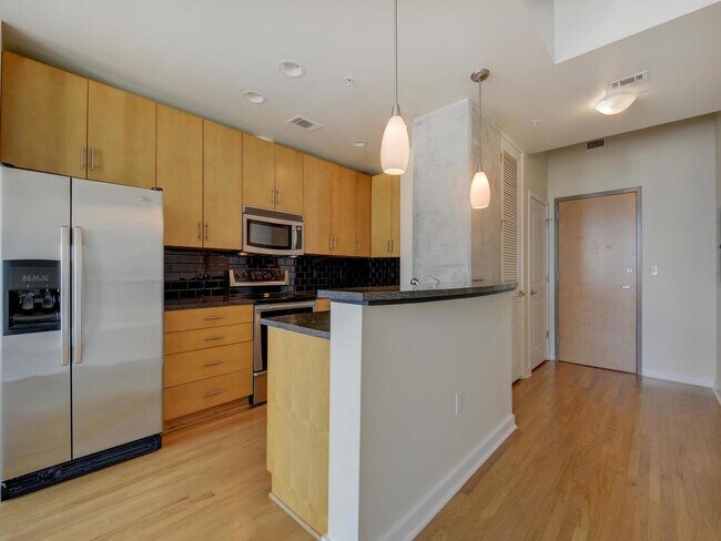 Building Photo - 360 Nueces St