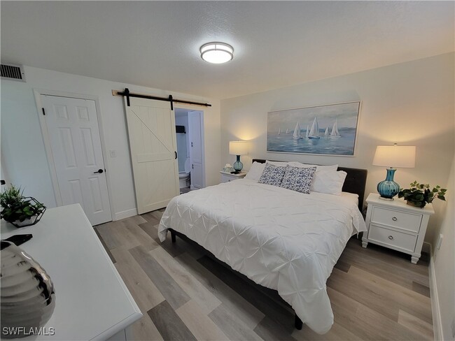 Foto del edificio - 200 Forest Lakes Blvd