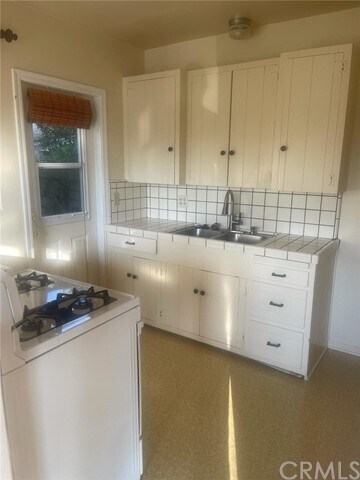 Building Photo - 506 Avocado Ave