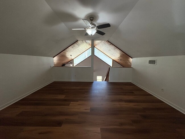Foto del edificio - One-of-a-kind Home on 2.2 Acres – $1,700/m...