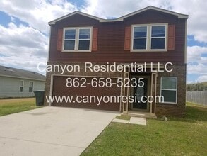 Building Photo - 103 Dormont Dr NE