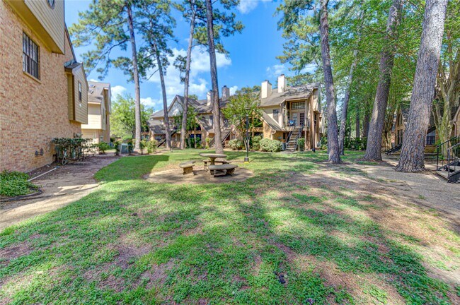 Foto del edificio - 16800 Sugar Pine Dr