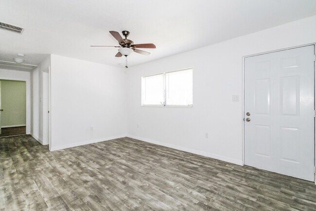 Foto del edificio - 4BR 2BA Winter Haven home now leasing!