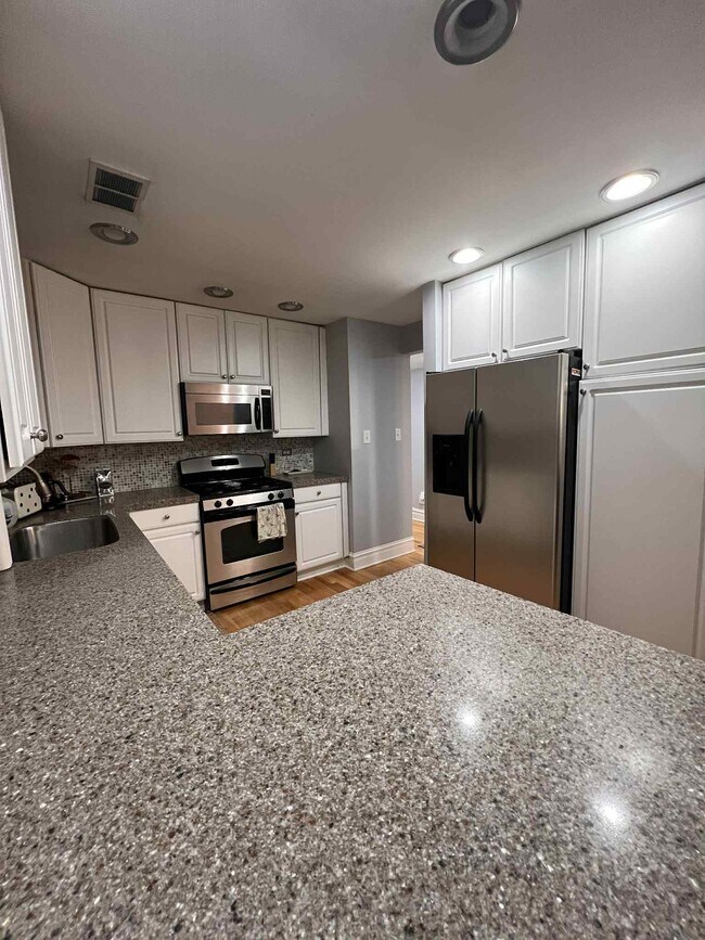 Cocina - 2833 N Burling St