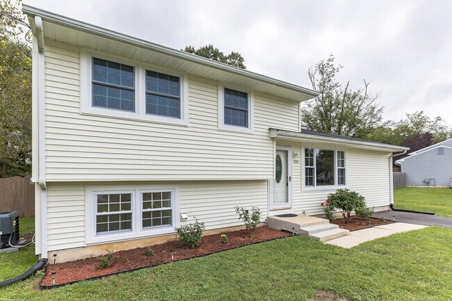 Building Photo - 1295 Cayuga St