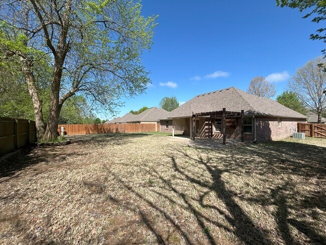 Building Photo - 3669 W Providence Dr