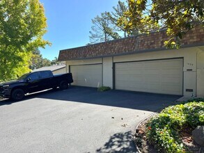 Building Photo - 1837 Holland Dr