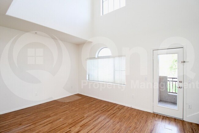 Foto del edificio - 2402 E 5th St