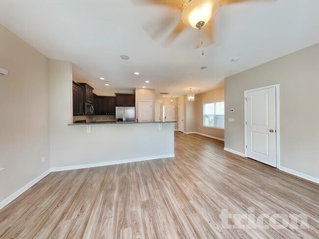 Building Photo - 423 Lanyard Ln