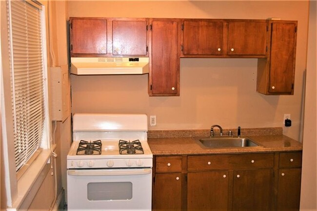Building Photo - 505 8th St NE