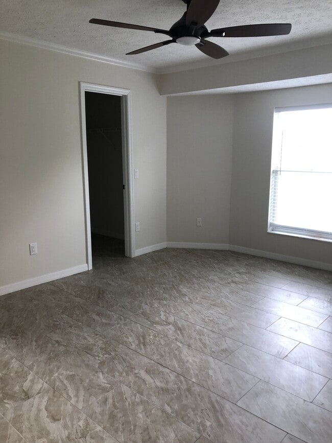 Building Photo - 1292 SW Bellevue Ave