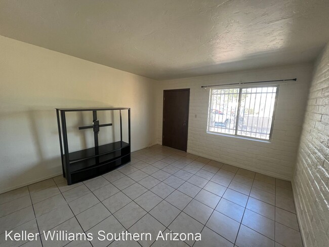 Building Photo - 2 br, 1 bath House - 452 E Thoroughbred St