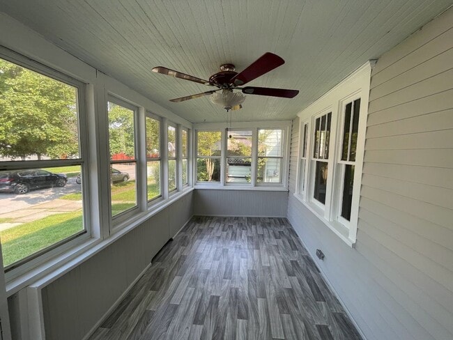 Foto del edificio - Three bedroom 1 1/2 bathroom home for rent