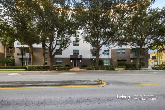 Foto del edificio - 2421 NE 65th St