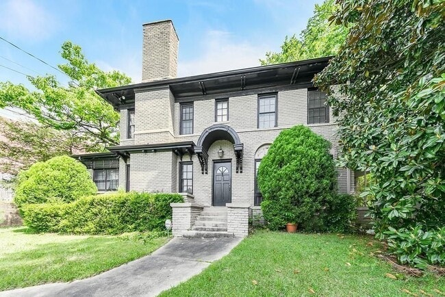 Building Photo - 38 Delmont Dr NE