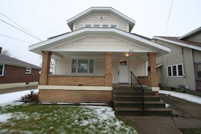 Building Photo - 233 Garfield Ave SW