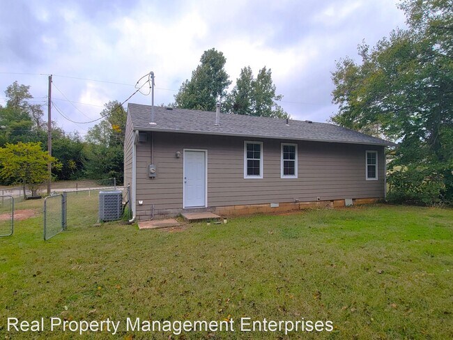 Building Photo - 2 br, 1 bath House - 608 Poplar Lane