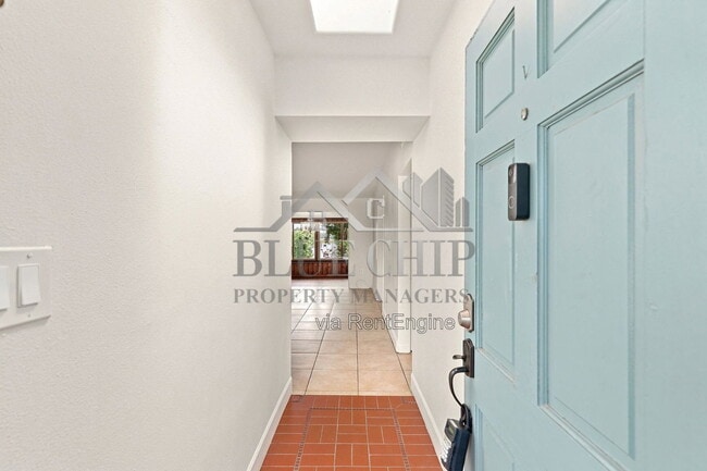 Building Photo - 6714 Nina Rosa Dr