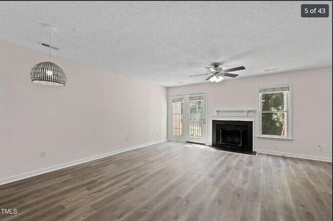 Foto del edificio - 4658 Fawnbrook Cir