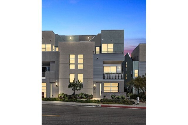 Building Photo - 145 Mercer Way