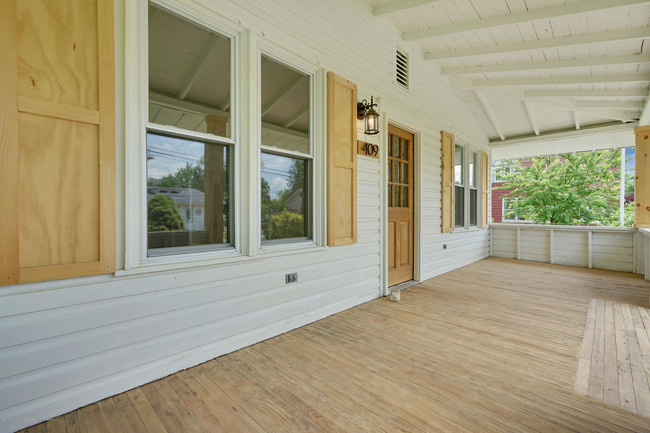 Building Photo - 409 Forepeak Ave