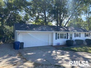 Building Photo - 1331 Spruce Hills Dr