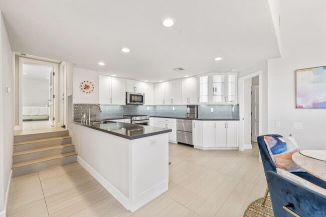Building Photo - 49069 Mariposa Dr